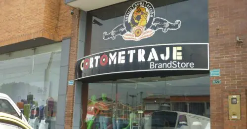 CORTOMETRAJE BRAND STORE BOGOTÁ CORTOMETRAJE BRAND STORE BOGOTÁ